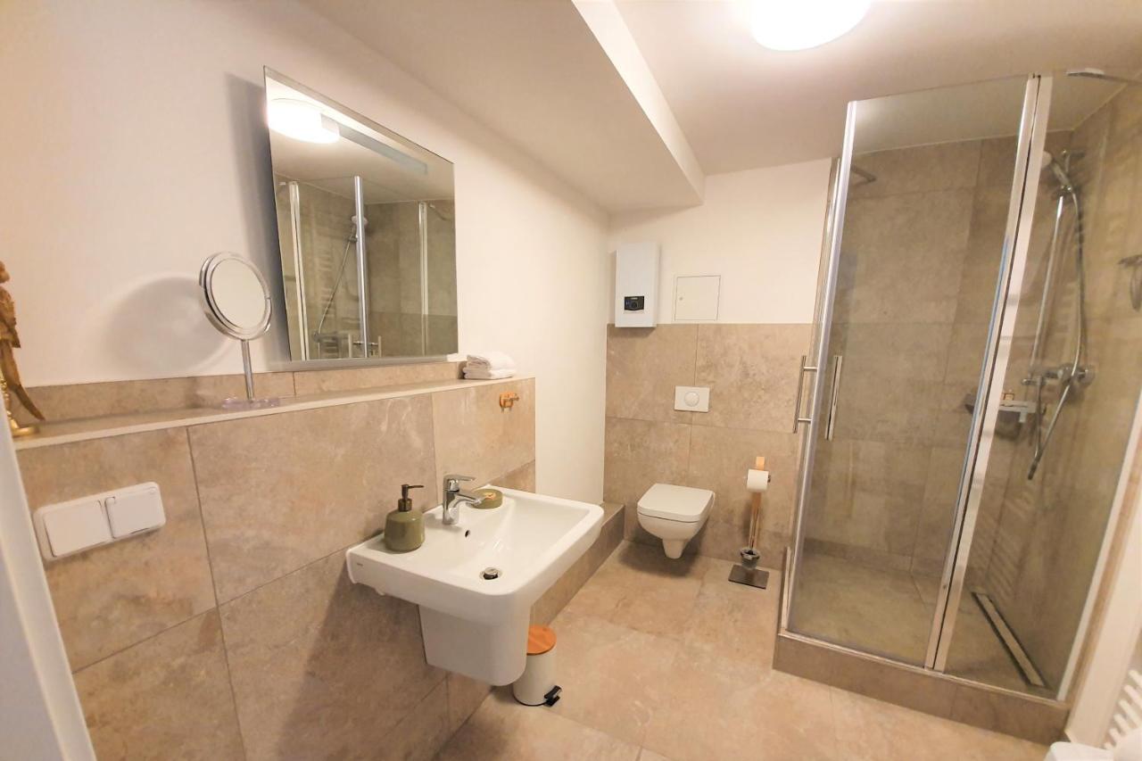 Pb Ferienwohnungen - Fewo 1 - Stilvoll Eingerichtetes Apartment Im Herzen Senftenbergs Esterno foto