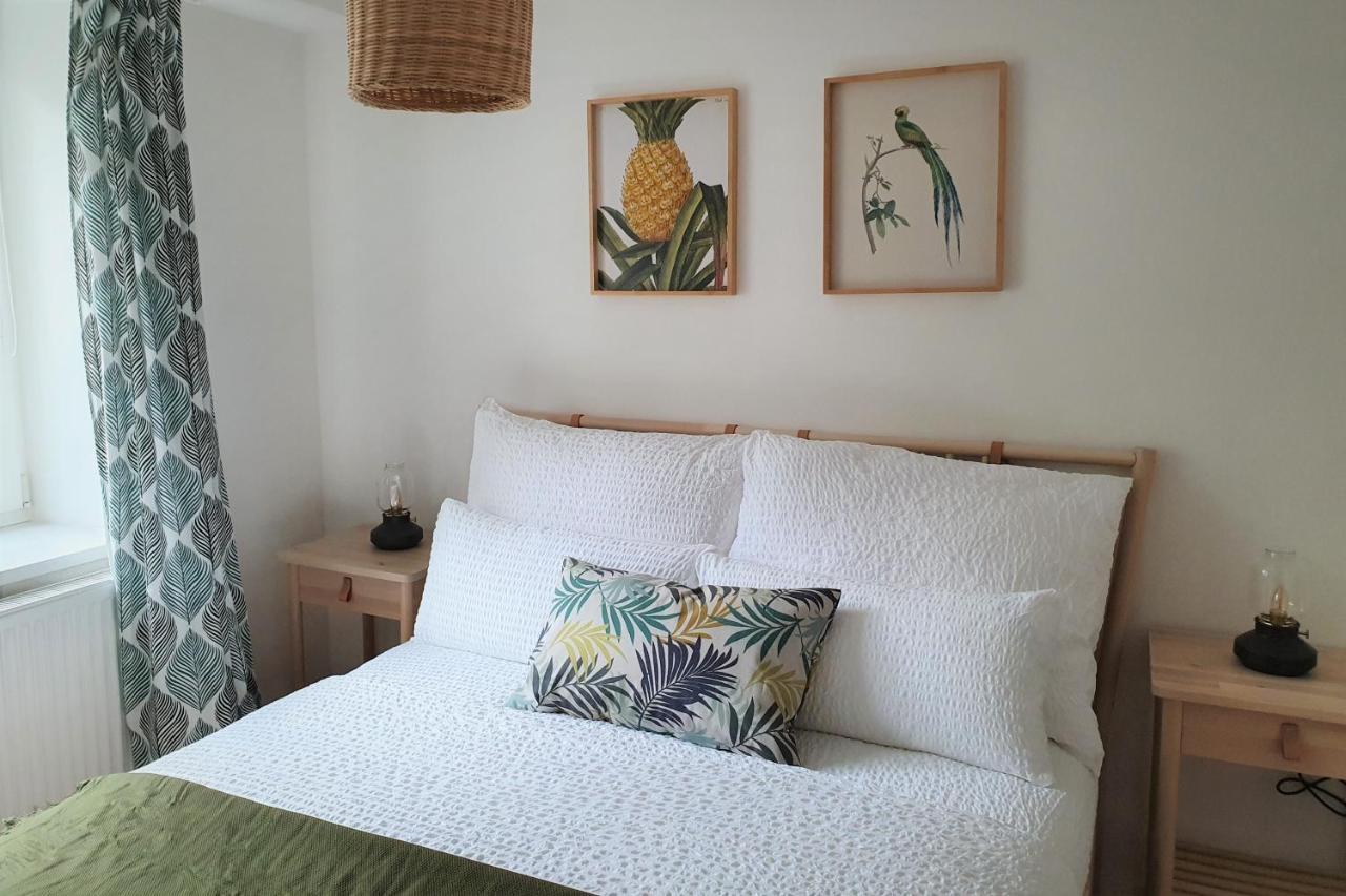 Pb Ferienwohnungen - Fewo 1 - Stilvoll Eingerichtetes Apartment Im Herzen Senftenbergs Esterno foto